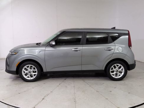 Used 2022 Kia Soul LX w/ Technology Package image 3