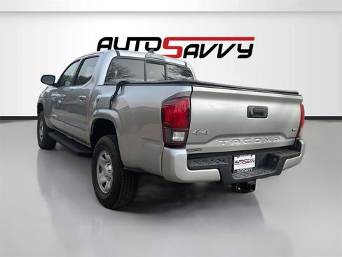 Used 2022 Toyota Tacoma SR image 5