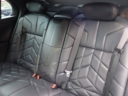 Used 2024 BMW 740i RWD image 19