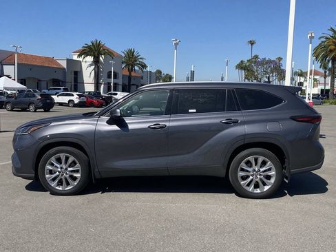 Used 2024 Toyota Highlander Limited AWD/4WD image 2