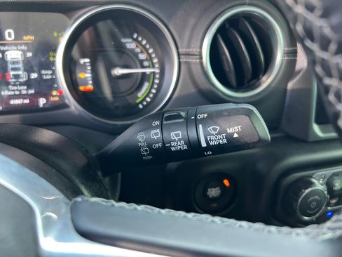 Used 2022 Jeep Wrangler Unlimited Sahara w/ Cold Weather Group image 20