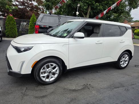 Used 2023 Kia Soul LX w/ LX Technology Package FWD image 10