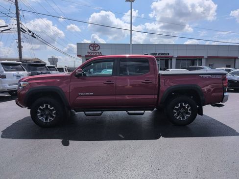Used 2018 Toyota Tacoma TRD Off-Road AWD/4WD image 2