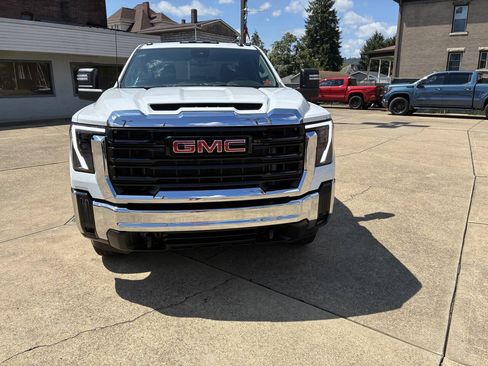 Used 2024 GMC Sierra 3500 Pro AWD/4WD image 8