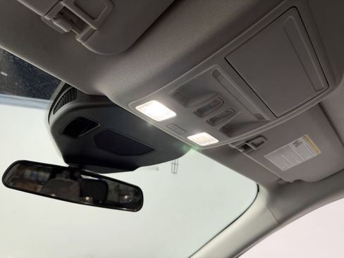 Used 2022 Ford Escape SE w/ SE Sport Appearance Package image 8