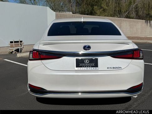 Used 2022 Lexus ES 300h w/ Accessory Package image 5