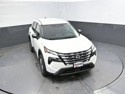 Used 2024 Nissan Rogue S AWD/4WD image 27