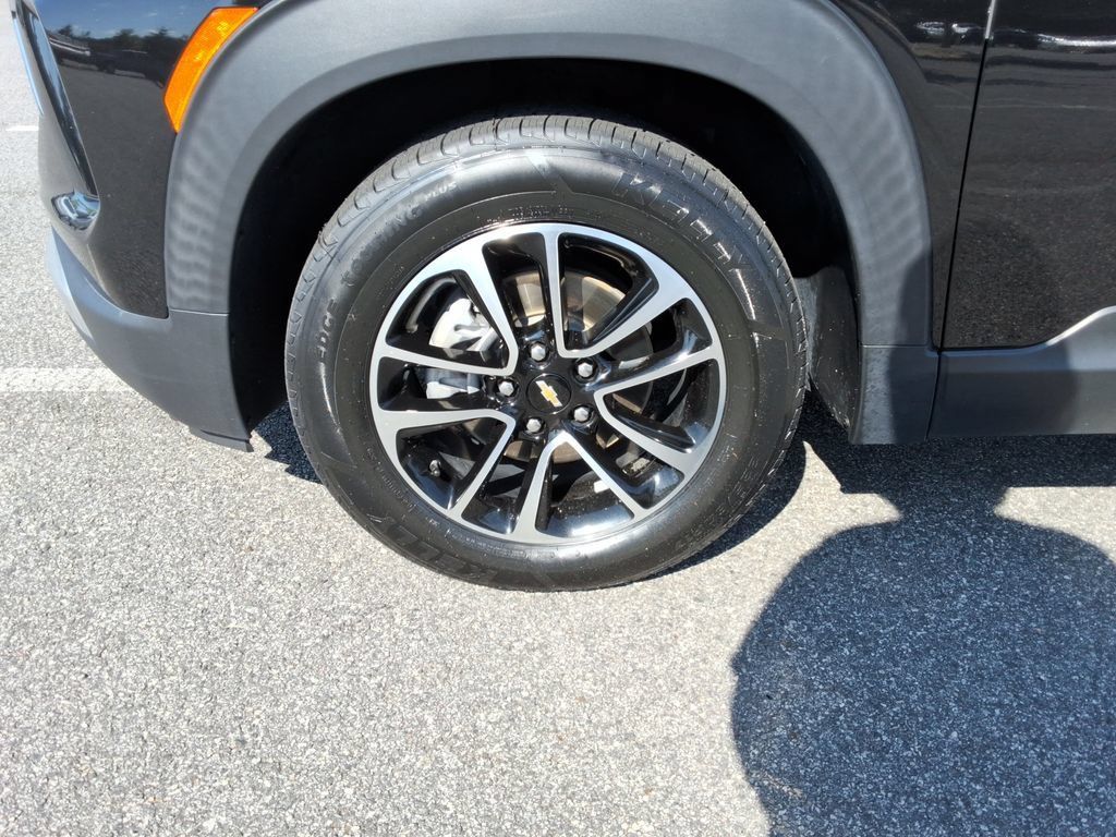 Certified 2024 Chevrolet TrailBlazer LT w/ Convenience Package FWD image 10