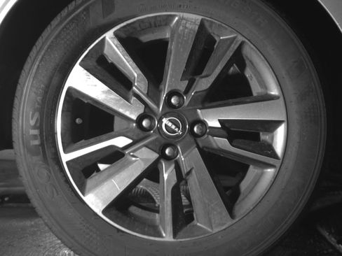 Used 2025 Nissan Versa SV FWD image 15