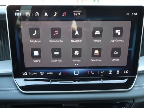 Certified 2025 Volkswagen Tiguan SE R-Line image 19