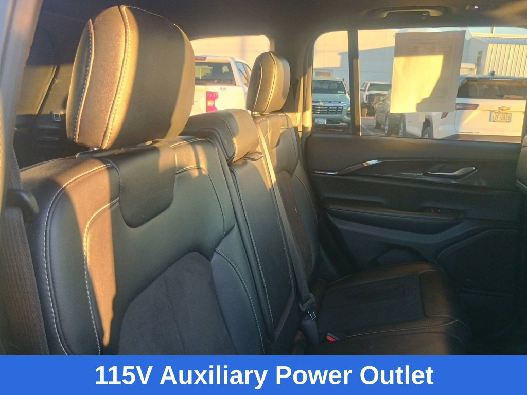 Used 2023 Jeep Grand Cherokee Altitude AWD/4WD image 22
