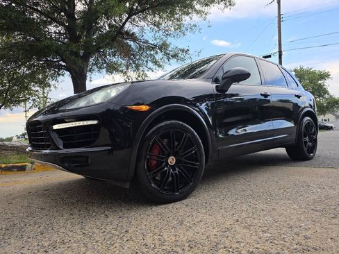 Used 2011 Porsche Cayenne Turbo AWD/4WD image 6