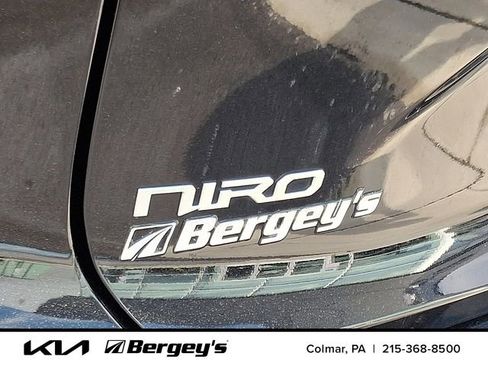 Used 2023 Kia Niro EX image 31