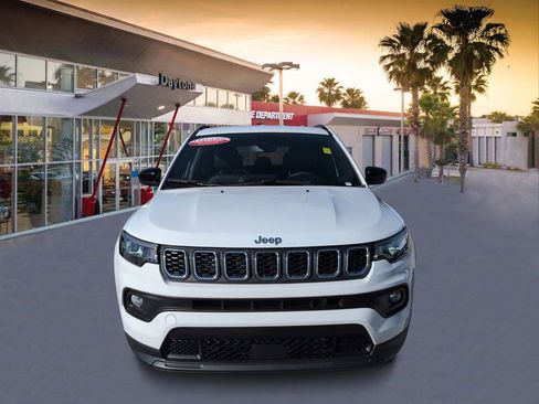 Certified 2024 Jeep Compass Latitude image 8