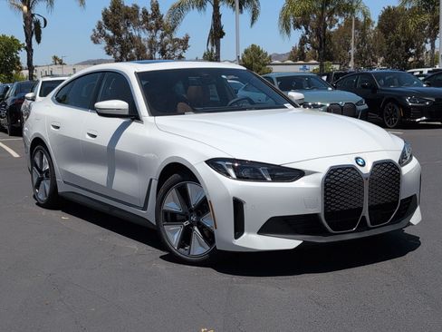 New 2026 BMW i4 eDrive40 w/ Parking Assistance Package RWD image 2