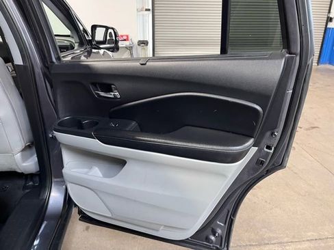 Used 2017 Honda Pilot Touring image 14