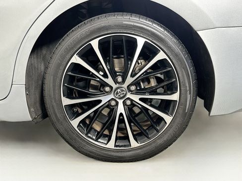 Used 2020 Toyota Camry SE FWD image 11