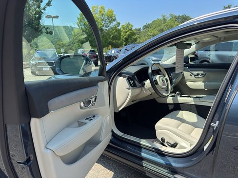Certified 2025 Volvo V90 B6 Cross Country Plus AWD/4WD image 13