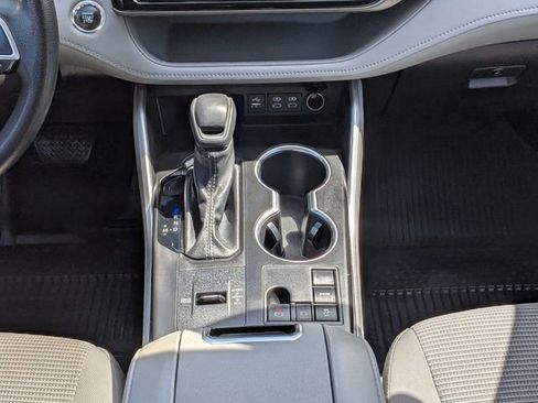 Used 2023 Toyota Highlander L FWD image 19