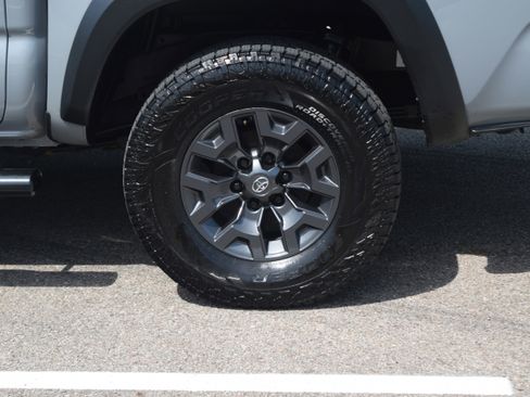 Used 2021 Toyota Tacoma SR5 w/ Trail Edition image 29