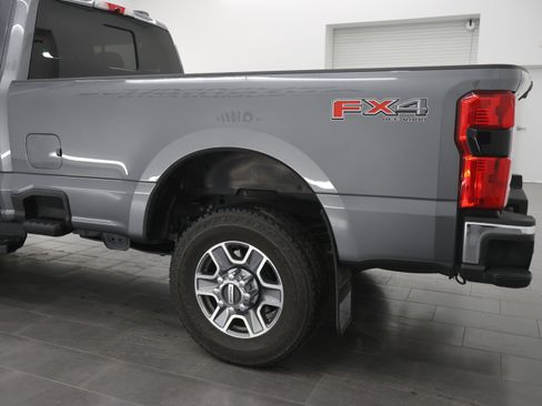 Used 2023 Ford F350 Lariat image 32