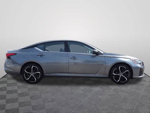Used 2023 Nissan Altima 2.5 SR FWD image 4