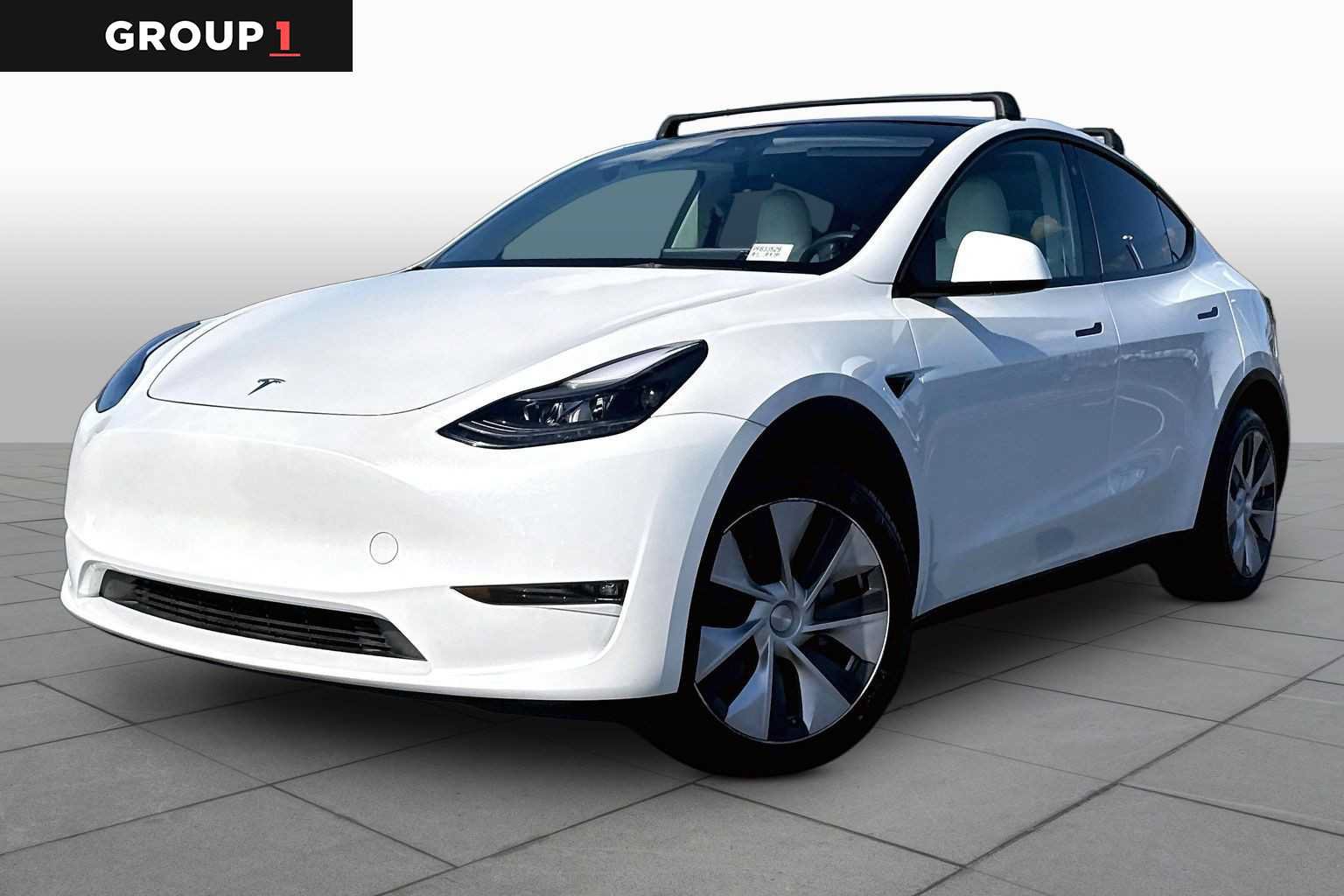 Used 2023 Tesla Model Y Long Range AWD/4WD image 1
