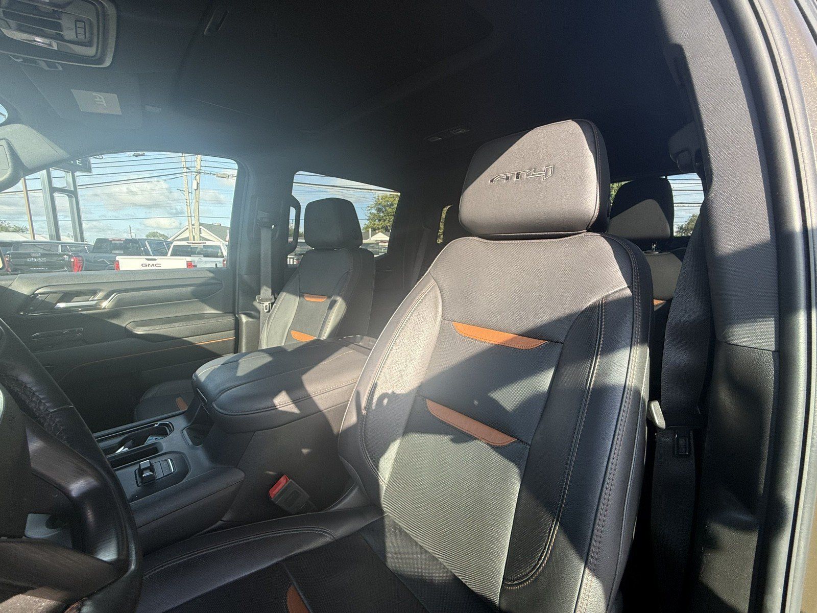 Used 2024 GMC Sierra 1500 AT4 w/ Technology Package AWD/4WD image 10