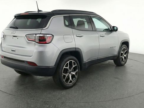 Used 2025 Jeep Compass Limited image 9