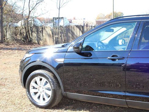 Used 2018 Land Rover Discovery Sport SE image 11