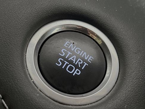 Used 2024 Toyota Highlander LE image 23