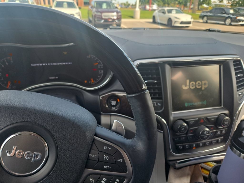 Used 2017 Jeep Grand Cherokee Summit AWD/4WD image 9