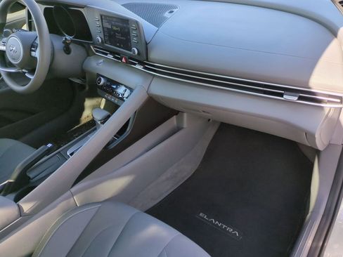 Used 2022 Hyundai Elantra SEL image 21