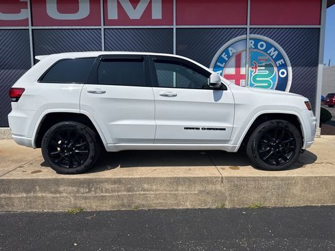 Used 2020 Jeep Grand Cherokee Altitude image 2