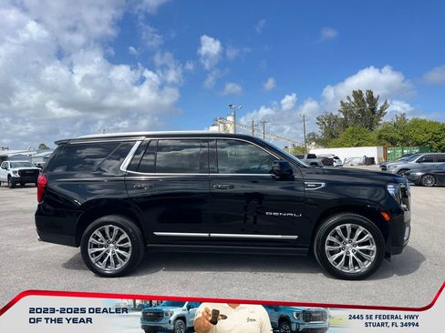 Used 2021 GMC Yukon Denali w/ Denali Premium Package image 8