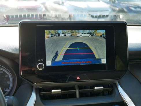 Used 2024 Toyota Venza LE image 31