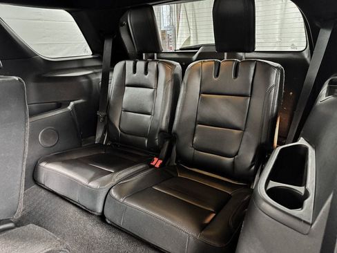 Used 2016 Ford Explorer XLT w/ Equipment Group 202A AWD/4WD image 11