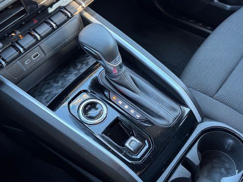 Used 2024 Chevrolet Colorado LT image 25