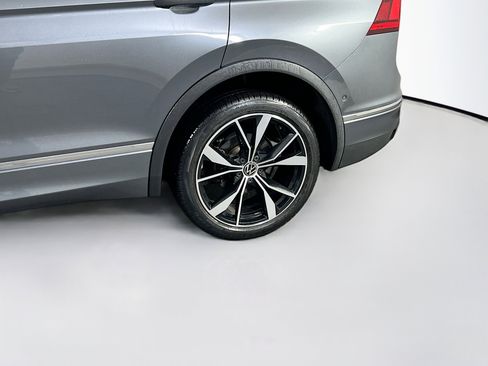 Used 2022 Volkswagen Tiguan SEL R-Line image 30