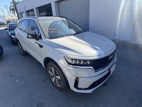 Used 2023 Kia Sorento EX w/ Panoramic Sunroof Package FWD image 2
