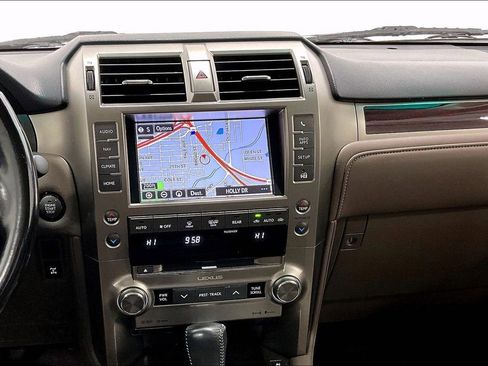 Used 2017 Lexus GX 460 image 8