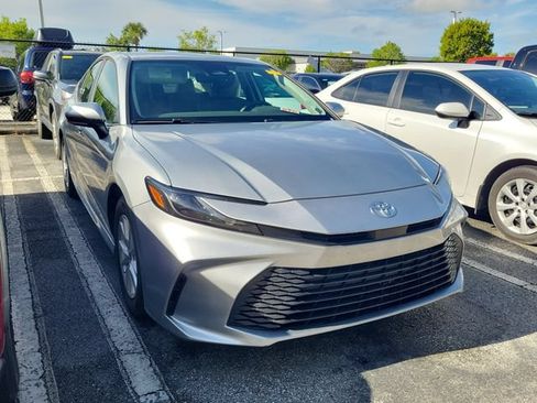 Used 2025 Toyota Camry LE FWD image 3