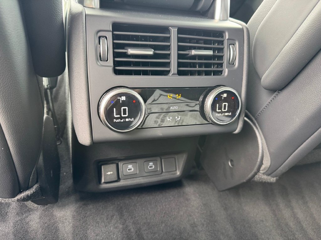 New 2026 Land Rover Discovery Limited Edition AWD/4WD image 9