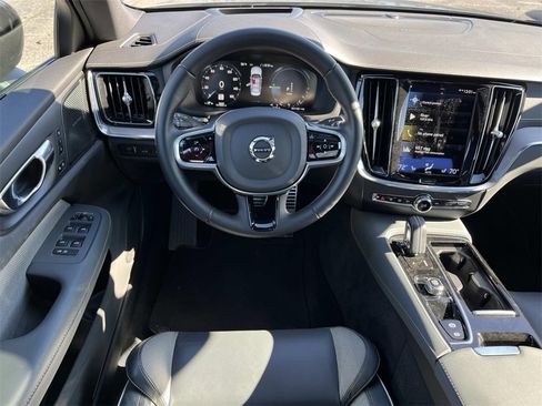 Used 2022 Volvo S60 T8 R-Design image 12