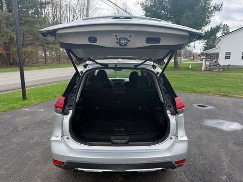 Used 2018 Nissan Rogue SV image 12