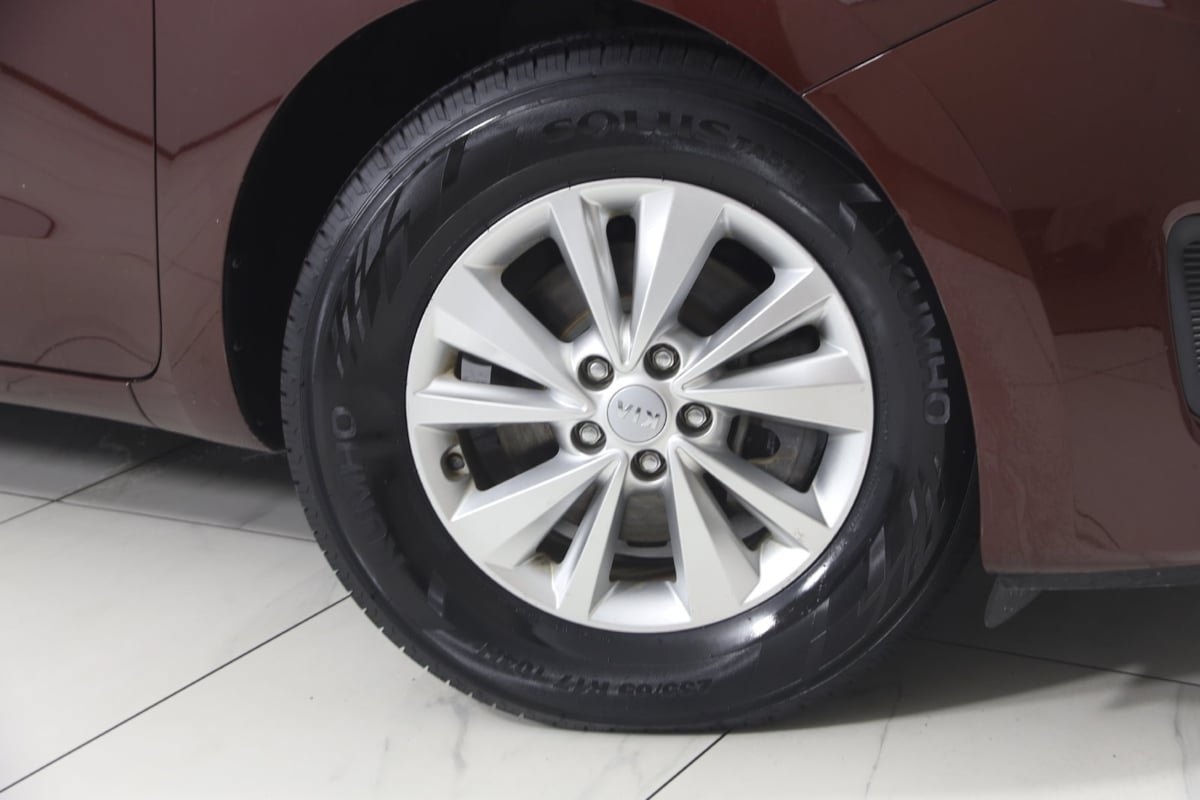 Used 2017 Kia Sedona LX w/ LX Essentials Premium Package FWD image 16
