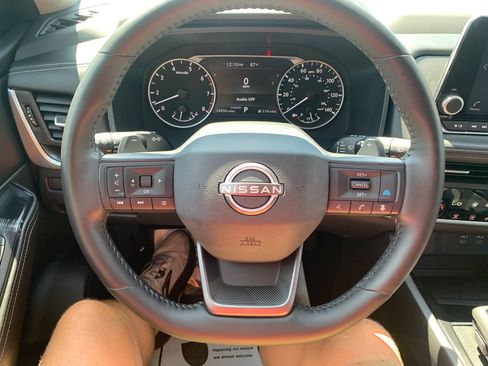 Used 2025 Nissan Rogue SV FWD image 9