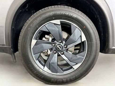 Used 2024 Nissan Rogue SV image 11