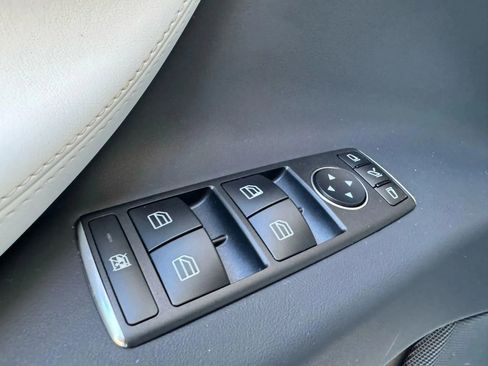 Used 2018 Tesla Model X 75D image 29