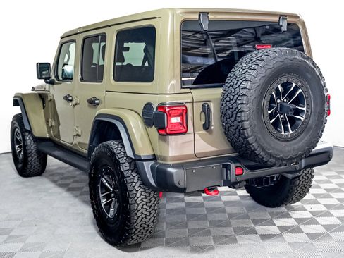 Used 2025 Jeep Wrangler Unlimited Rubicon image 2